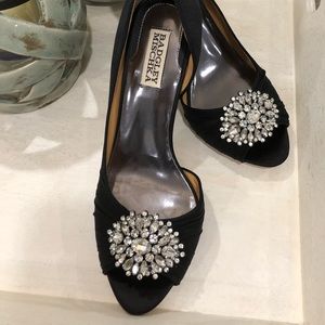 Badgley Mischka D’Orsay Black dress pump with crystal brooch.